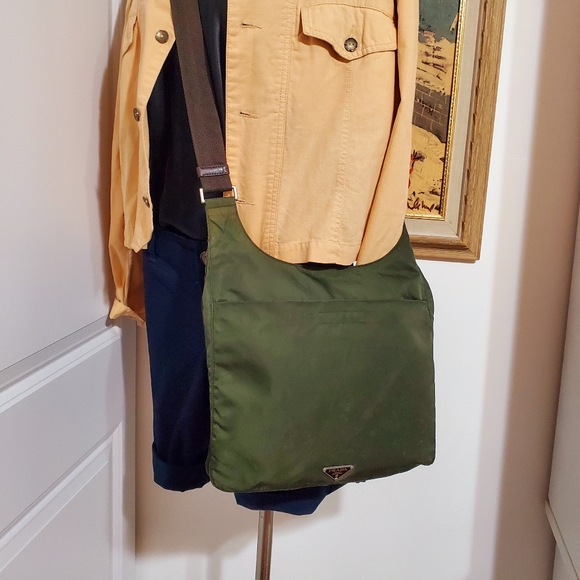 PRADA VINTAGE EBANO GREEN TESSUTO SPORT NYLON WOMEN'S CROSS BODY BAG - … - Picture 15 of 16